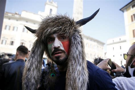 hermes ferrari pregiudicato|Chi è Hermes Ferrari, lo “sciamano” delle proteste a Roma .